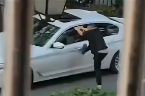 大爷 杭州一场不伦恋：29岁娇妻爱上宝马男，60岁丈夫砸车窗将车主捅杀