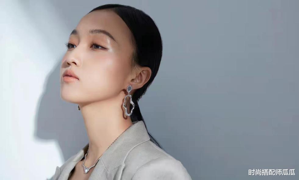 短发 ?“长期化妆”和“长期素颜”，5年后皮肤有什么区别？差距真明显