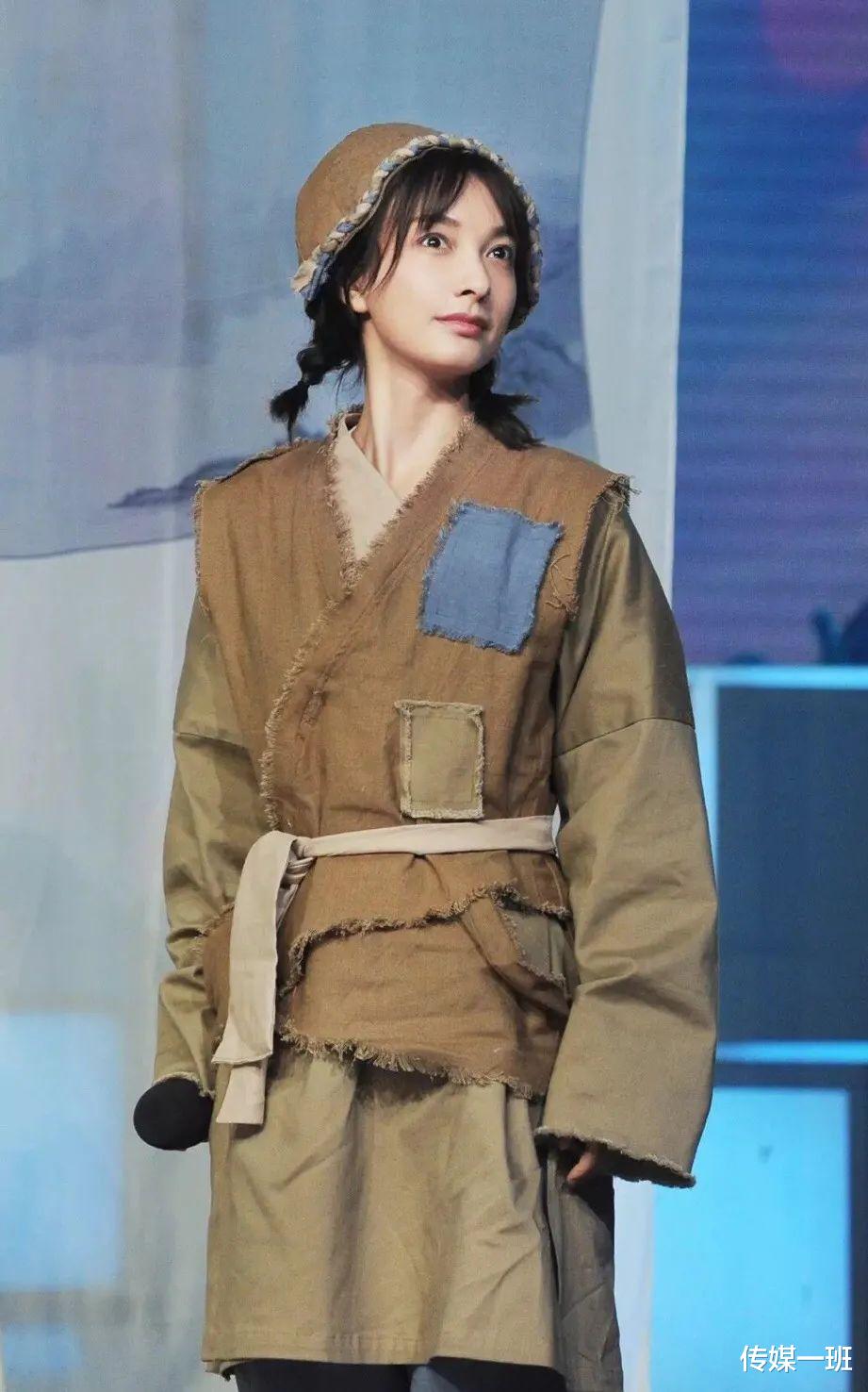 欧阳夏丹|4位大龄未婚的女主持人：工作让她们放下家庭，其中张越已经56岁