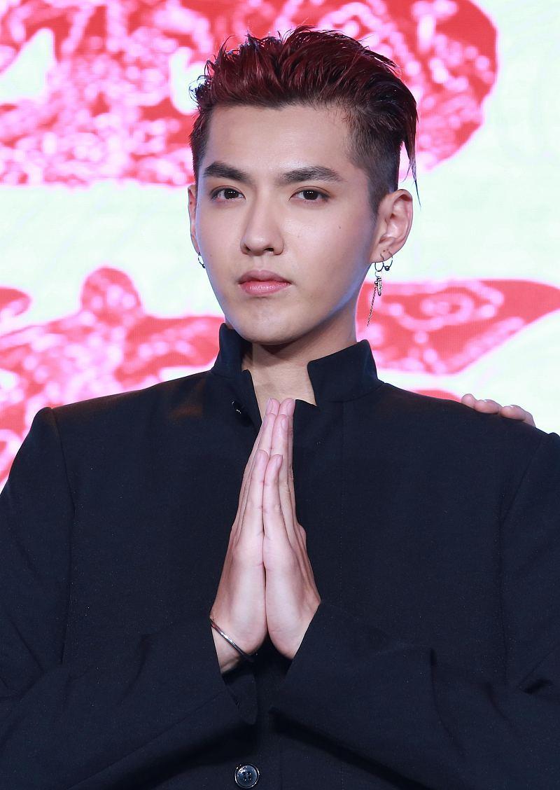 吴亦凡|大家只想让吴亦凡坐牢，他粉丝这是想让他挨枪子啊