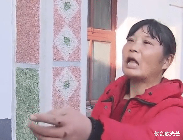 听说男友家拆迁,女子用头撞墙逼男友领证,婚后4年才知是假消息