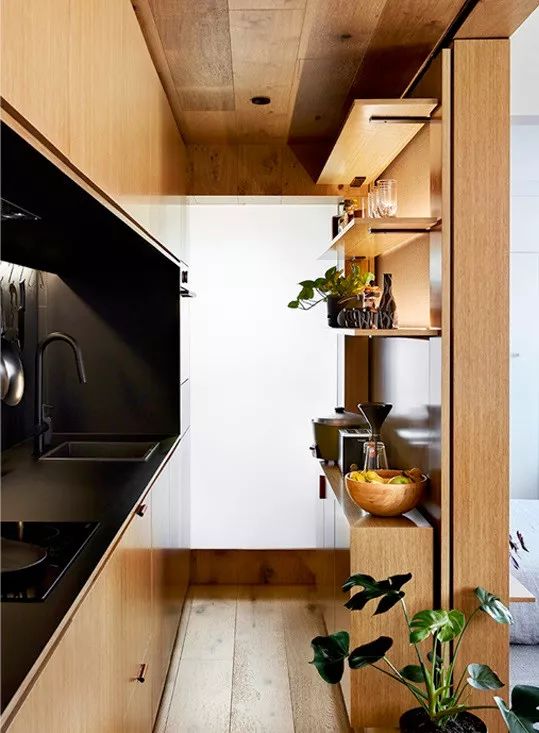 35㎡迷你小宅，定制柜解决全屋收纳，还有隐形餐桌！