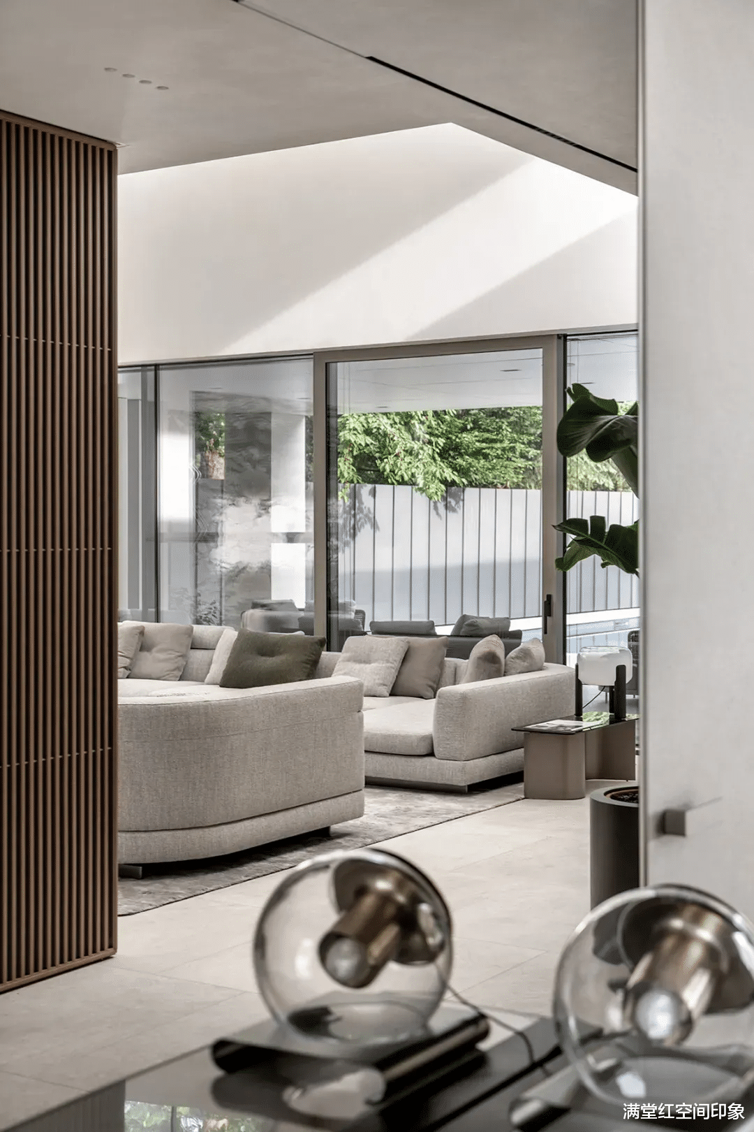 奢而不华，现代美感极佳的豪宅设计