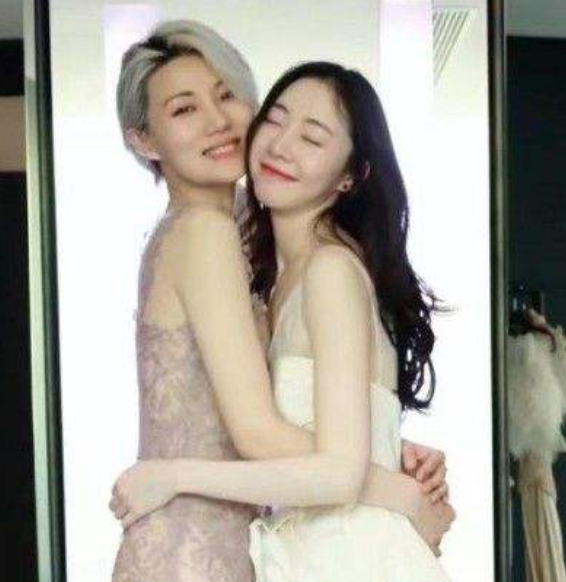 表情包|听了闺蜜的话，霍尊前女友陈露被正式带走，网友：防火防盗防闺蜜