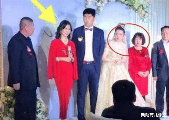 朗朗育儿课堂 “最美婆婆”走红，婚礼上风头碾压儿媳，亲家：没一点长辈的样子