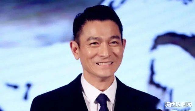  2000年掌掴刘德华的沈阳黑老大刘涌，14名律师帮他减刑，结局如何