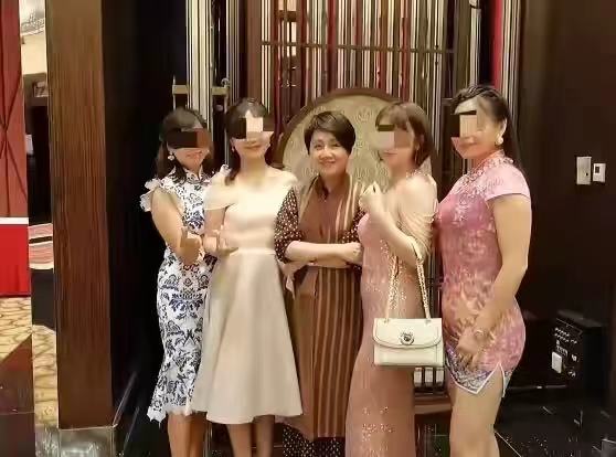 奚梦瑶|奚梦瑶的婆婆与富婆聚会！站C位不输气势，奚梦瑶怀二胎身材走样