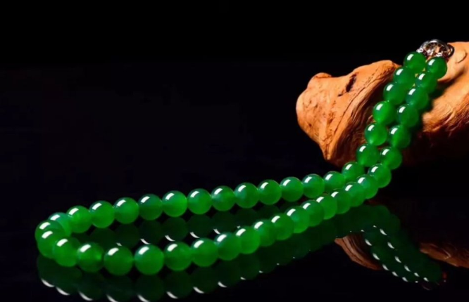 翡翠|翡翠为啥以绿为尊，其它颜色难道就不值钱了？是因为数量多吗？