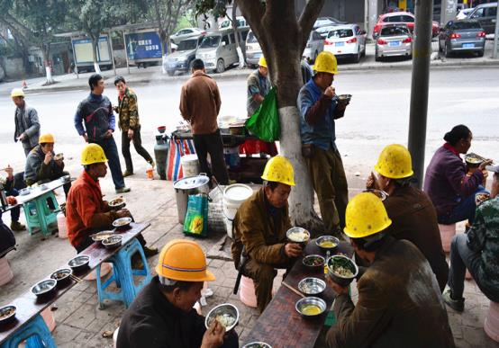 工资有保障了?11月起,农民工收入统统按照新规处理,需要留意