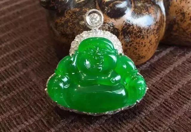 翡翠|翡翠珠宝是怎么镶嵌上去的？