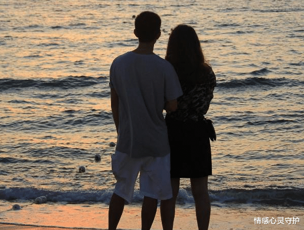 情感心灵守护 怎样跟女生聊天才能让她感兴趣