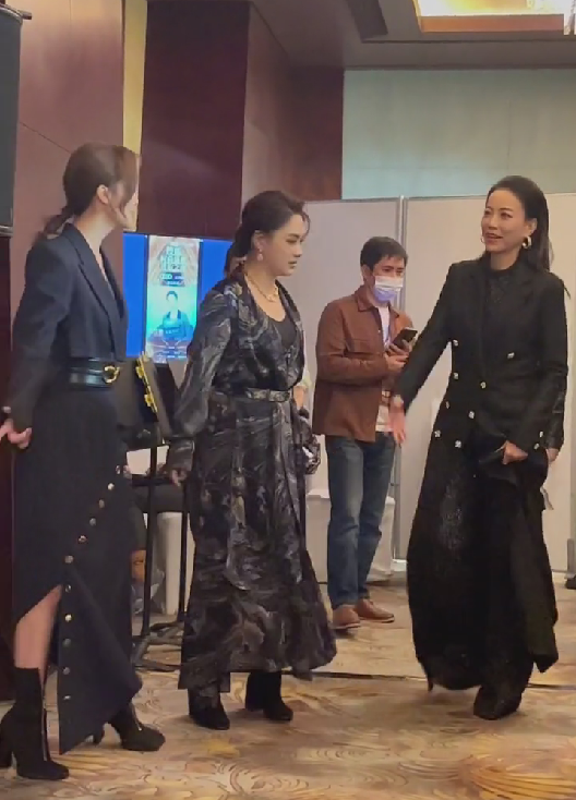 阿娇|阿娇身材再次引发热议？与阿Sa霍汶希对比明显，网友：像张惠妹