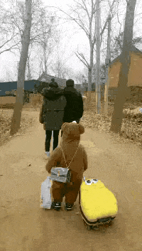 动物庄园|“漫展看到一位乌漆嘛黑妹子，请问她扮演的角色是谁？”