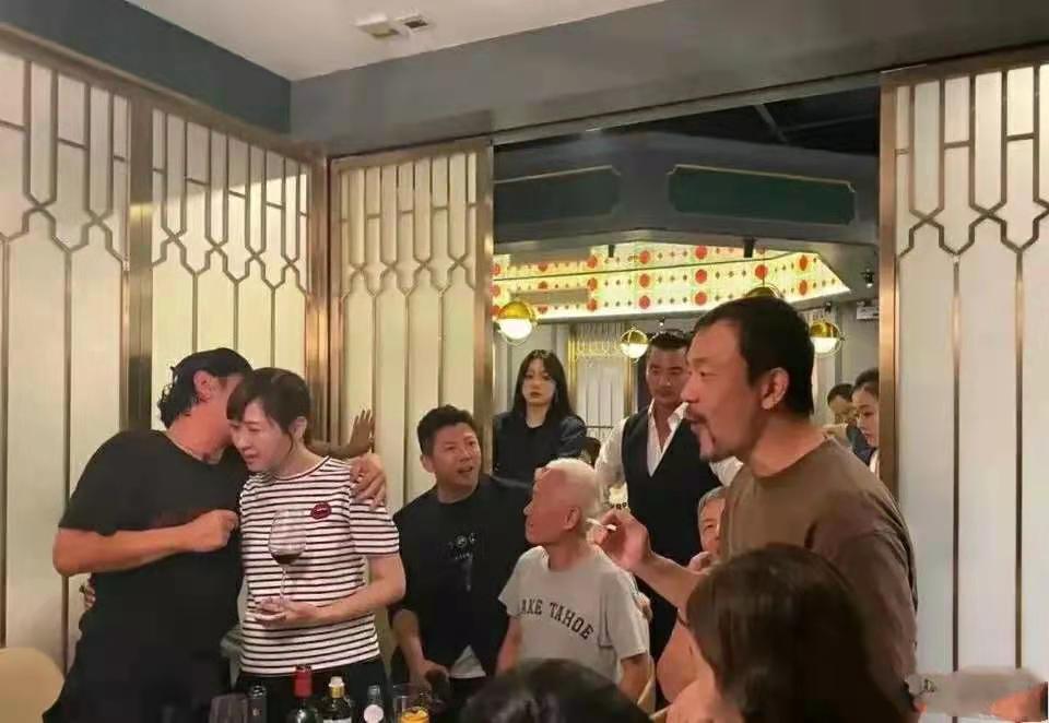 聚餐|明星的聚餐有多豪? 杨坤孙楠等人聚餐白酒成焦点