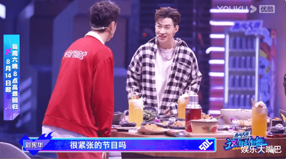 迪丽热巴|《街舞4》一开播就上演“火锅局”，四位队长唯独他“一脸淡定”