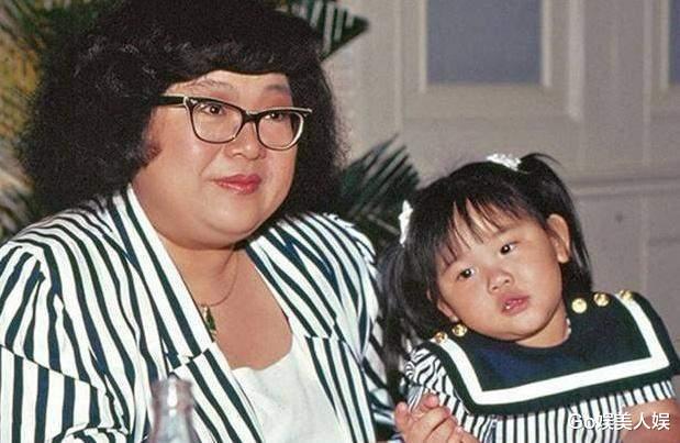 宋轶|34岁郑欣宜素颜出镜显憔悴，情绪失控崩溃痛哭，疑似抑郁加重