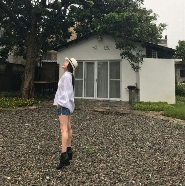 杨钰莹|当年的杨钰莹究竟有多美？一颦一笑勾人心，清纯动人