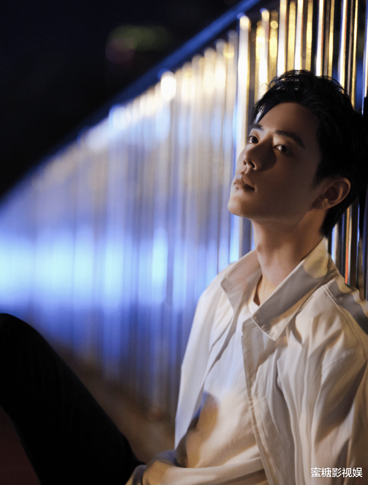 小姐姐|肖战凌晨发4段话，从不同视角表达感谢，一位粉丝的留言戳到网友