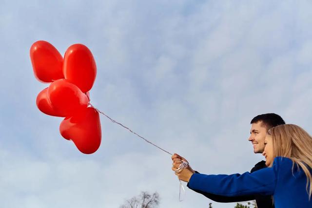 快乐大本营|《女儿们的恋爱》中李莎旻子的爱情：拼命付出，直接毁掉一段感情