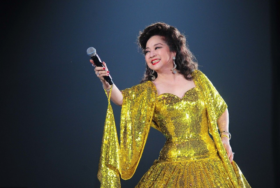 徐少华|徐小凤与邓丽君齐名的歌后，曾一年举办43场演唱会，你还记得她吗