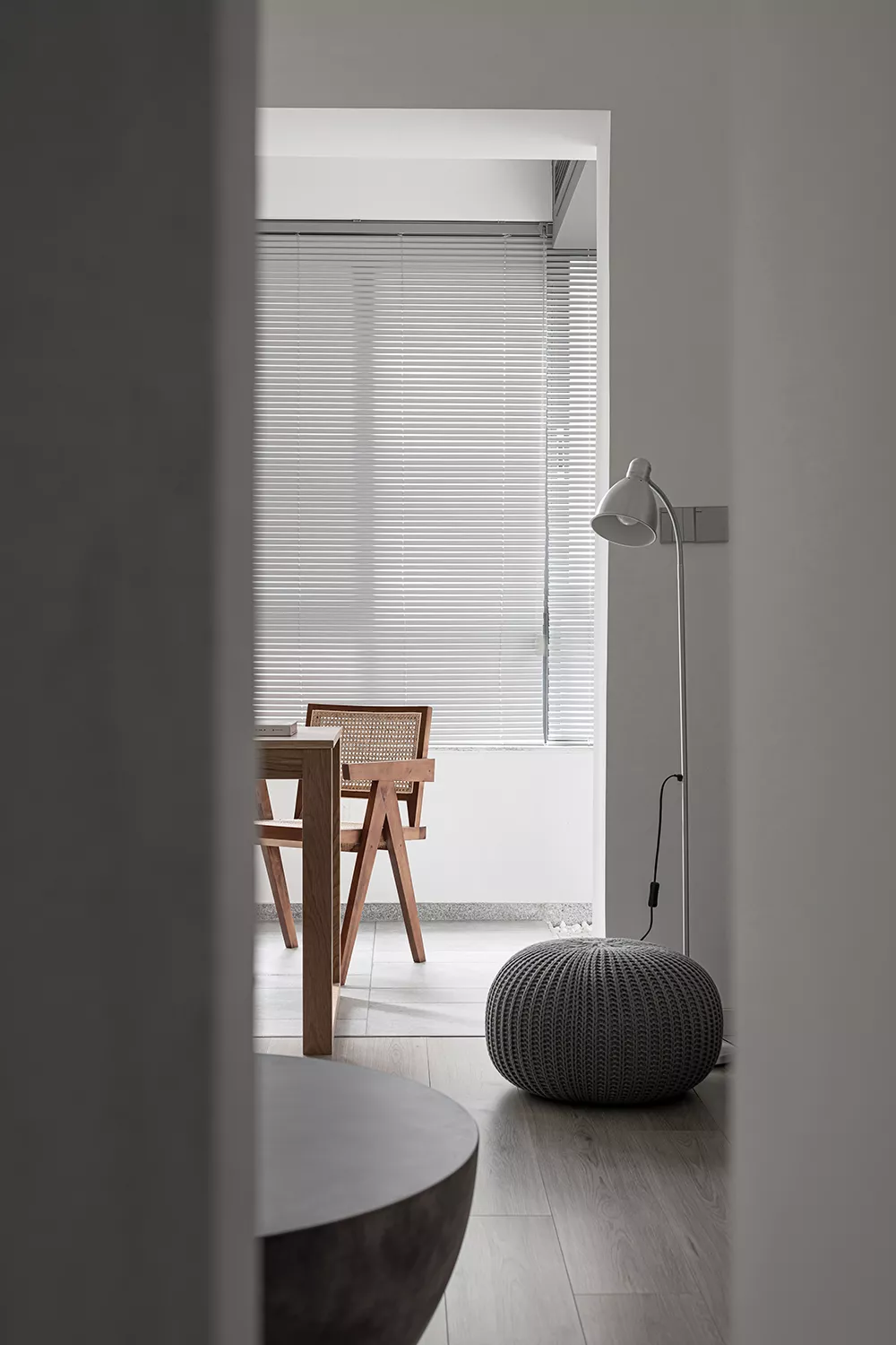 98㎡极简风的家,全屋高级灰+原木风,格调十足!