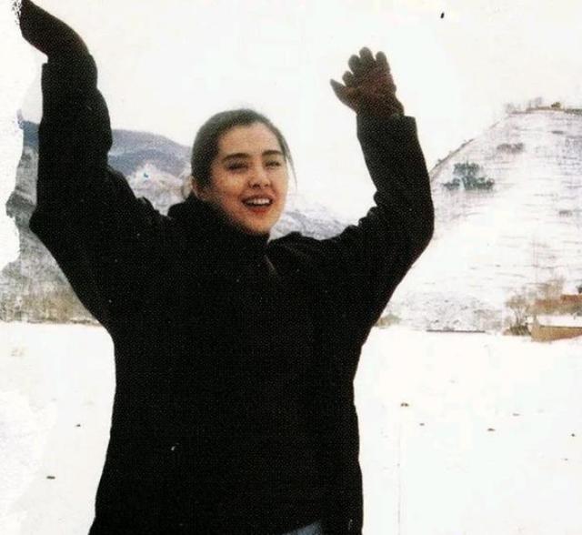 锦鲤祝福 王祖贤1992年在山西五台山的老照片，没有滤镜都好漂亮