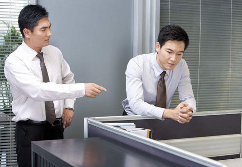 |职场新人要想通过“三步走”来提高情商,其实不难,来看看!