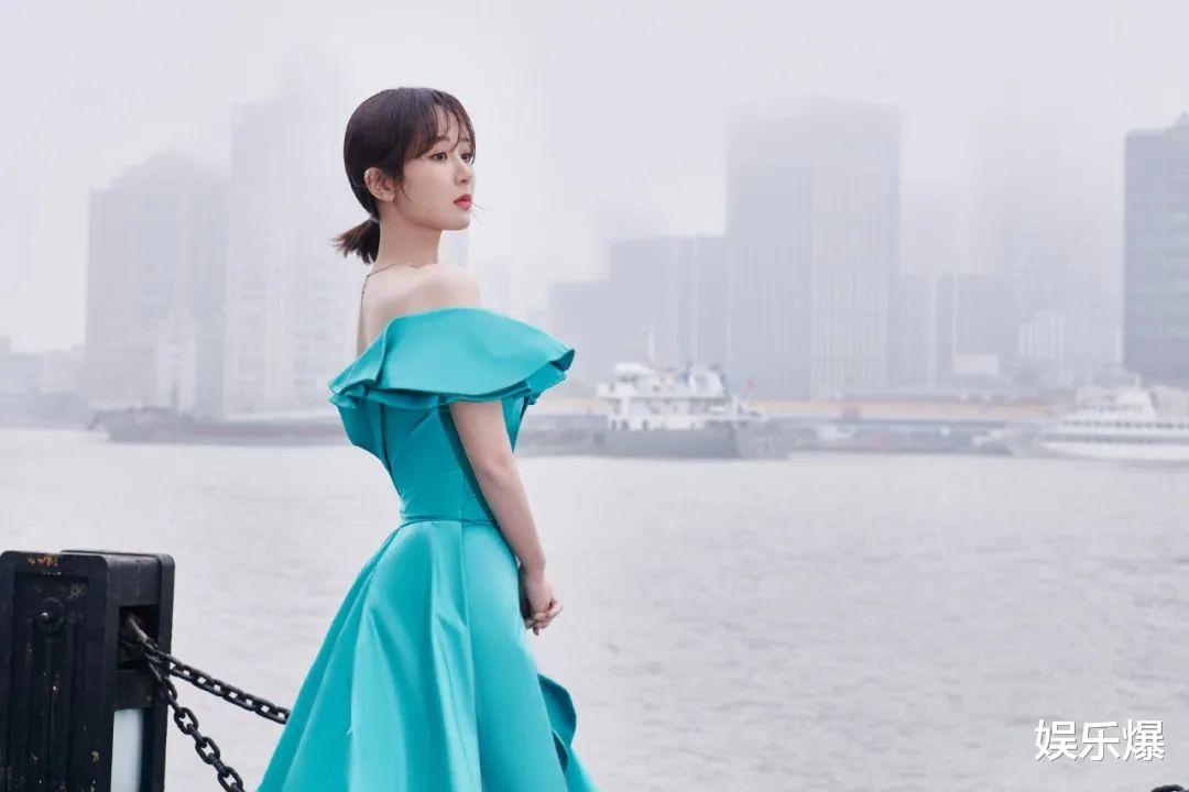 杨紫|杨紫新综艺路透曝光，仙女风和民国风任意切换，却意外撞衫娜扎