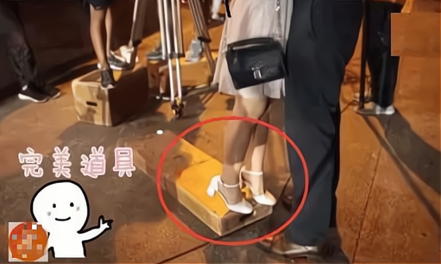 吻戏|吻戏为何只拍上半身？镜头下移后的场景，你一看就明白了！