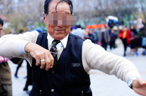 看大医 牙齿不好的人,如何让牙齿恢复如初?这2件“事” ,坚持做大有益处