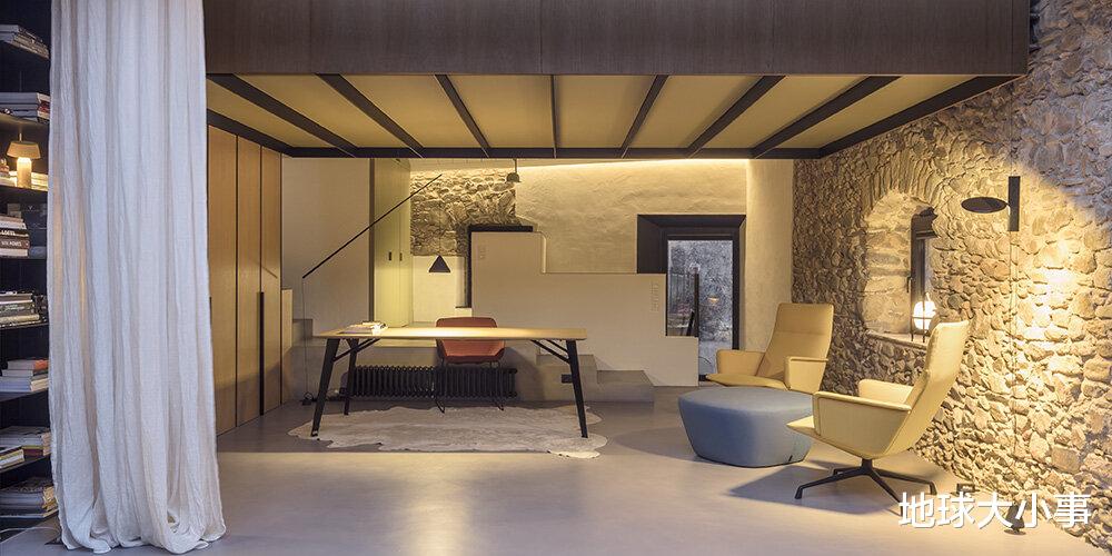 脏乱废墟“重生变圆拱现代美屋” 巧妙错层设计仿佛置身美术馆