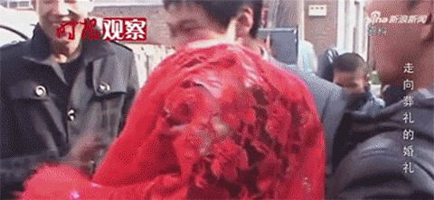 婚闹 结婚第一天，新郎被朋友“婚闹”活活打死，婚礼转眼变葬礼！