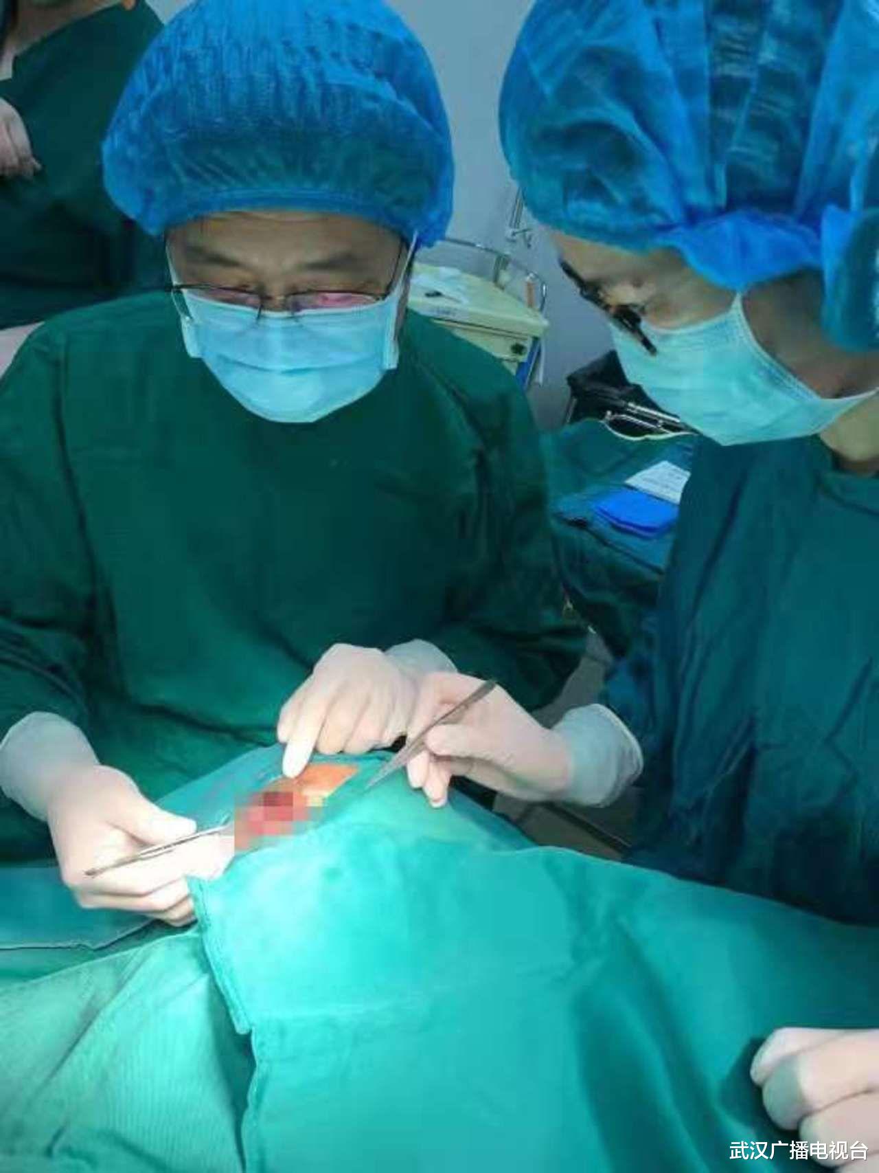 武汉广播电视台 险！农民工突遭车祸致眼睑撕裂、眼球暴露，医院紧急手术小心施救