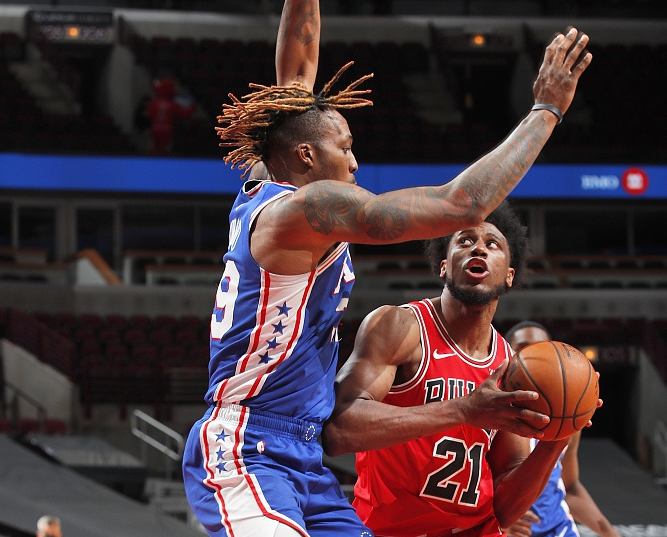 公牛队|没有恩比德,也没有西蒙斯!霍华德大爆发,狂胜公牛22分