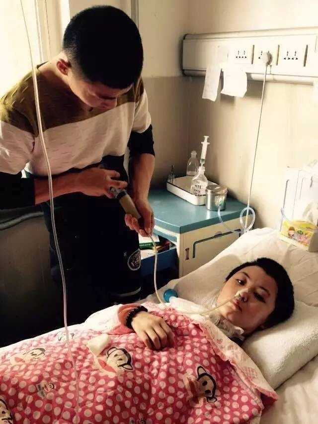 那个把女友打成“植物人”的人渣,出狱了