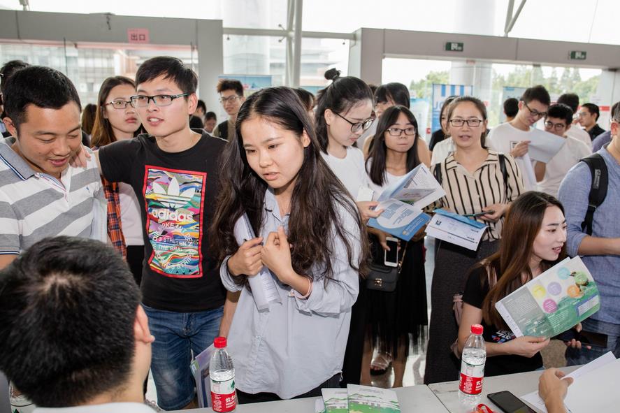 复旦大学|复旦教授建议：毕业生应先“啃老”3年，再去找工作，是何道理？