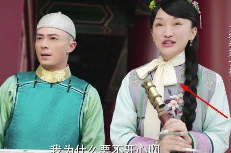 张蓝心|看完想锤导演的穿帮镜头，张蓝心，头以下全是腿的感觉，只是弱弱的发现……