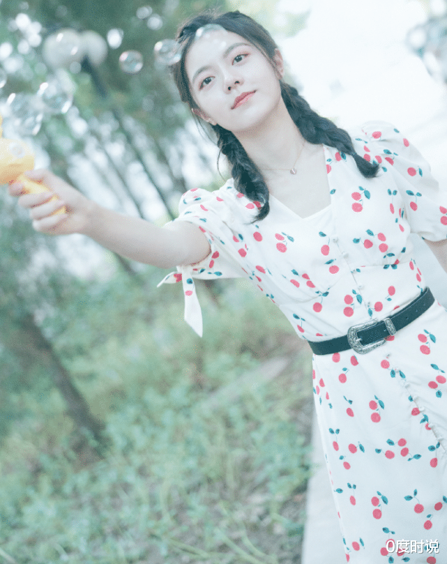 赵今麦|有种“敢穿”叫赵今麦成年后，挑战性感女团热裤，抬腿时完胜关晓彤