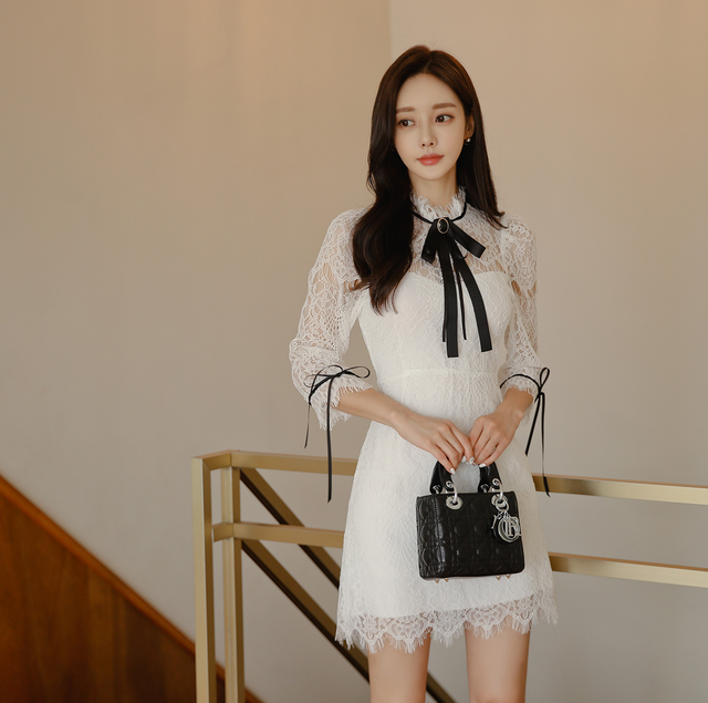 心壹文学|女神孙允珠高清时尚搭配:羽帘白玫雕绣幕花系带蝴蝶裙