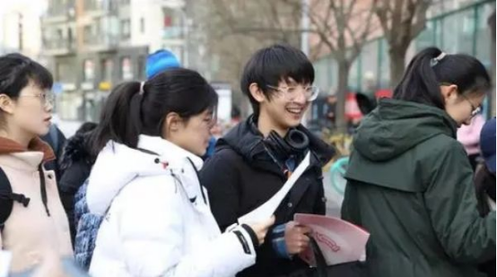 英语学习|新高考模式下如何选科？3种组合要慎重，是中等生的“陷阱”
