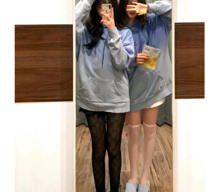 小雪妈妈育儿|孩子身穿“半透明”纱裙，在广场上集体练舞，被路人吐槽：没眼看