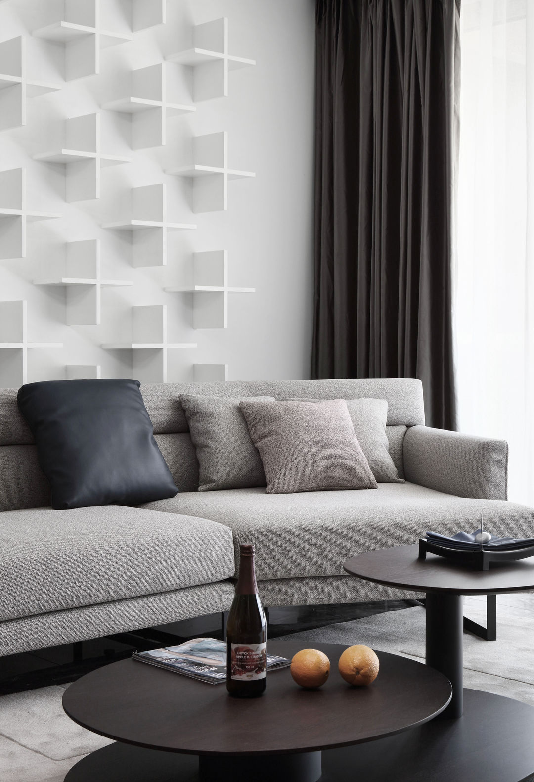 简约但不简单，舍弃华丽的装饰，打造更符合现代生活节奏的家