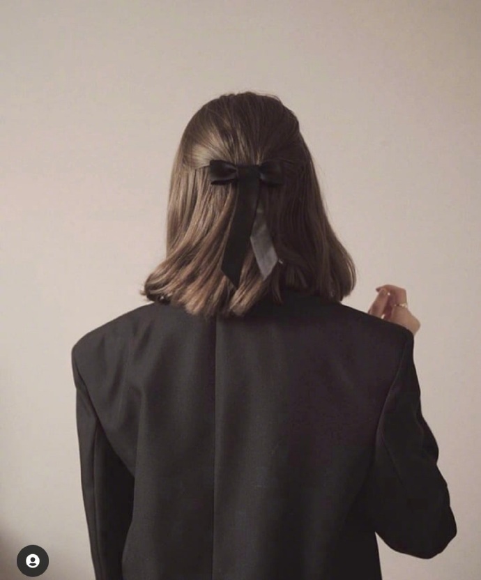 苹果|夏天如何扎头发显优雅气质？“法式丝巾+扎发”，江疏影也扎了！