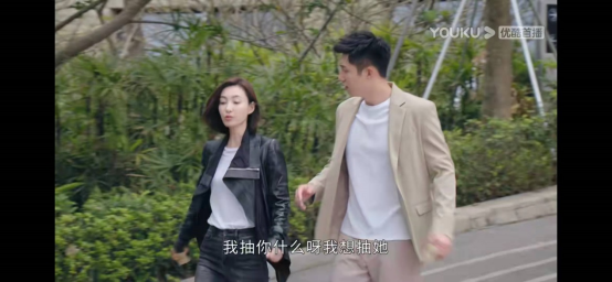 明星素颜|黄景瑜两部剧热播，《三生》侯爵VS《王牌》高粱，待遇差别太大