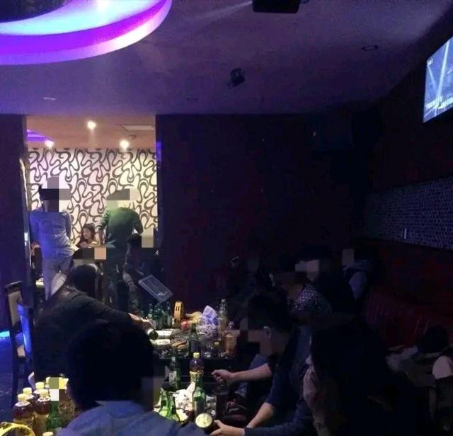 聚会|公司聚会，老员工被排挤，他这样子做，所有员工都跟他说对不起！