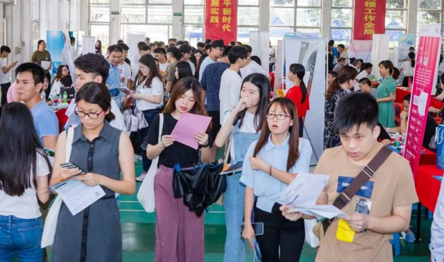 996|“715无休制度”被提出，网友：“996制度”都快要熬不下去了