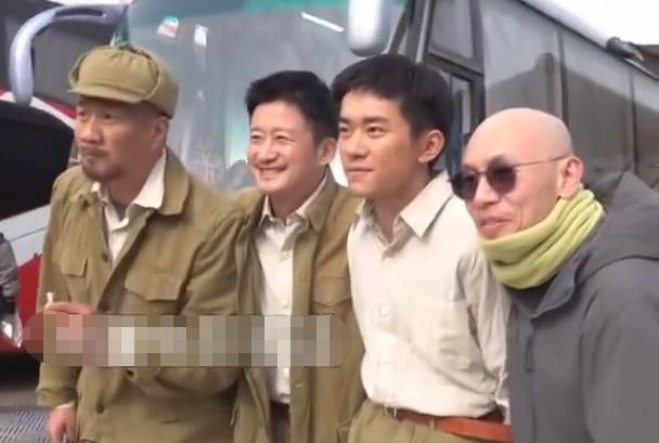 花匠小美 吴京拍《长津湖》过47岁生日，片场旧照流出，易烊千玺生图被围观