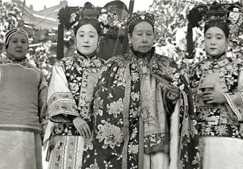 慈禧太后|慈禧第一次见到灯泡时，随口喊出两个字，至今沦为后世笑柄