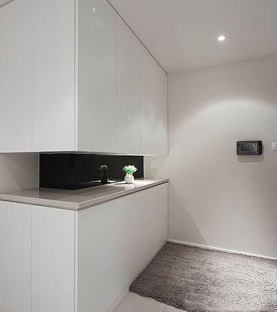 |低调小夫妻花50万装婚房！邻居串门才发现，玄关才最漂亮！