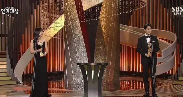 sbs|新年之际，爱豆女团成员默默参与募捐；KBS演技大赏获奖者公开！